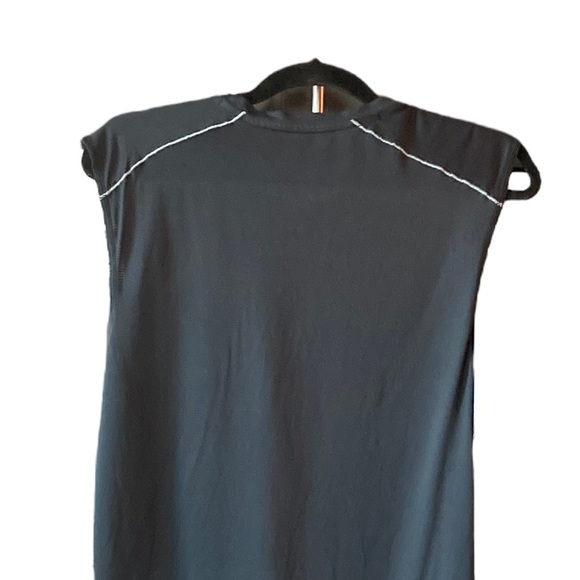 Under Armour Sleeveless Workout T-shirt - Picture 2 of 3